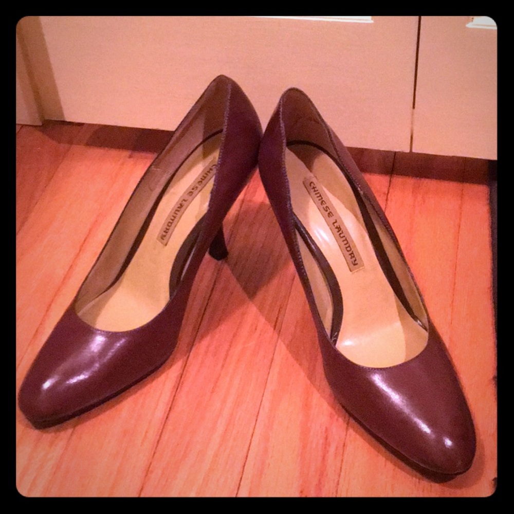 Like new Chinese Laundry cognac pumps